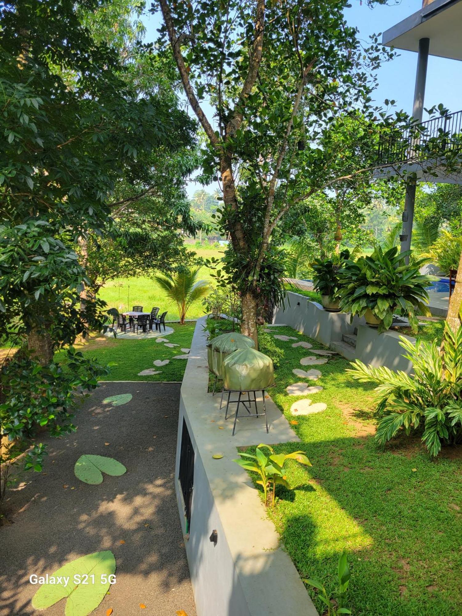 Barefoot Bungalow Hikka Hikkaduwa Ngoại thất bức ảnh