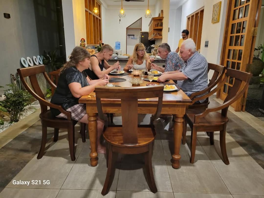 Barefoot Bungalow Hikka Hikkaduwa Ngoại thất bức ảnh